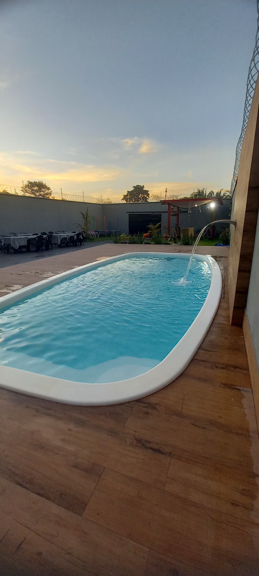 Piscina ao entardecer